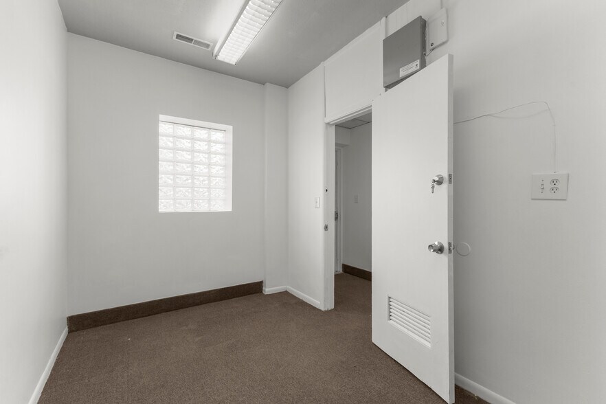 More Photos Of 1800 Grindley Park St, Dearborn Office For Lease