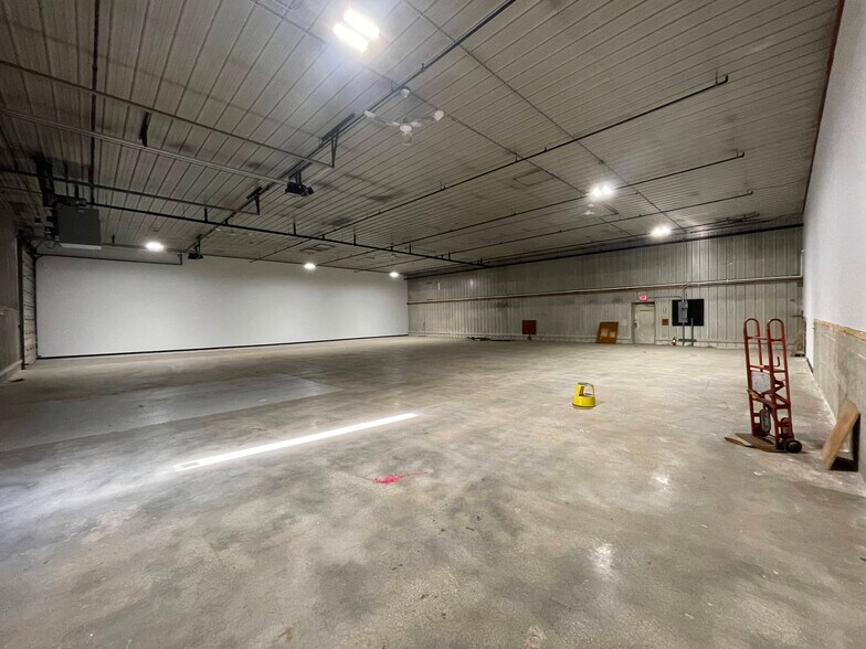 More Photos Of 70 Depot St, Goffstown Warehouse For Lease