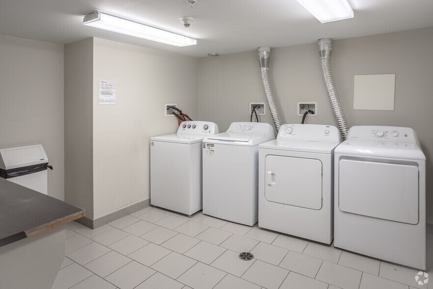 More Photos Of 10051 109 St NW, Edmonton Apartments For Lease