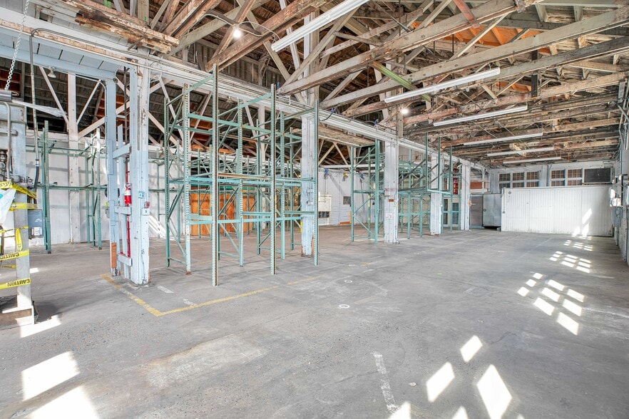 More Photos Of 679-687 N Thompson St, Portland Warehouse For Lease