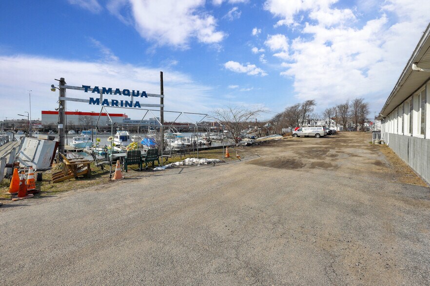 More Photos Of 82-84 Ebony Ct, Brooklyn Marina For Sale