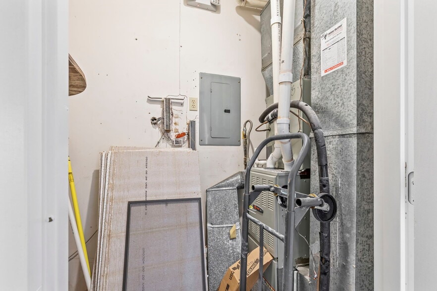 More Photos Of 73 E Wilson Bridge Rd, Worthington Office For Sale