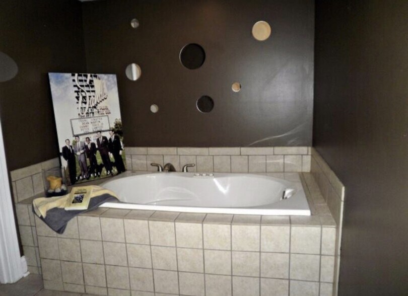 More Photos Of 132 E Broadway Ave, Richmond Specialty For Sale