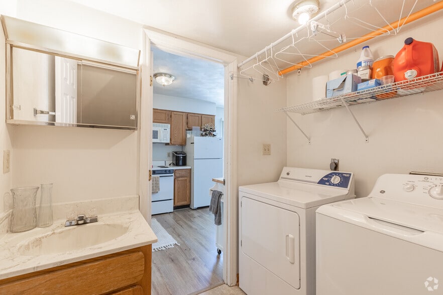 More Photos Of 1300 Cimarron Cir, Fairborn Apartments For Sale