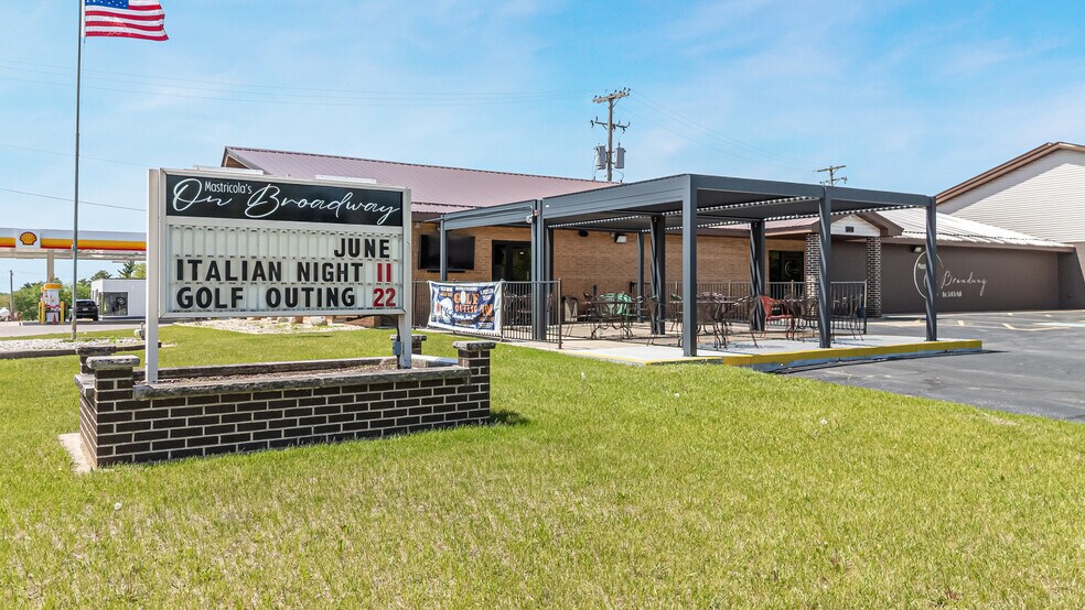 More Photos Of 689 Broadway, Berlin Restaurant For Sale