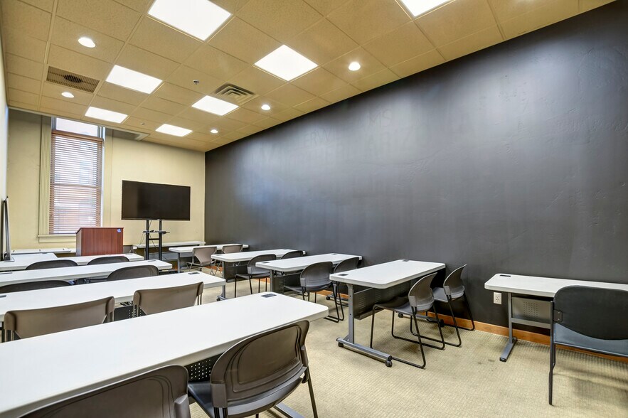 More Photos Of 102 N Montezuma St, Prescott General Retail For Lease