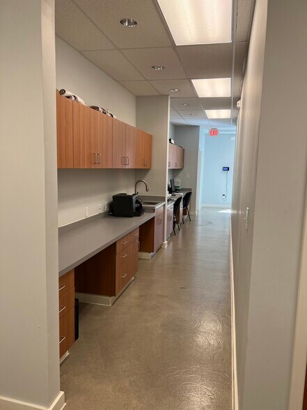 More Photos Of 3251 Harry Wurzbach Rd, San Antonio Medical For Lease