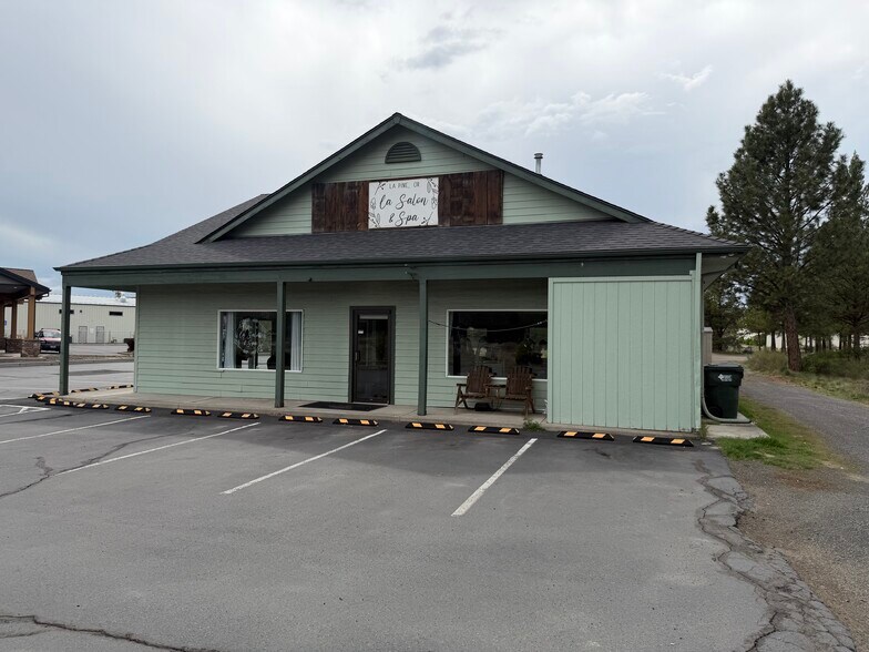 More Photos Of 16493 Bluewood Pl, La Pine Office For Sale