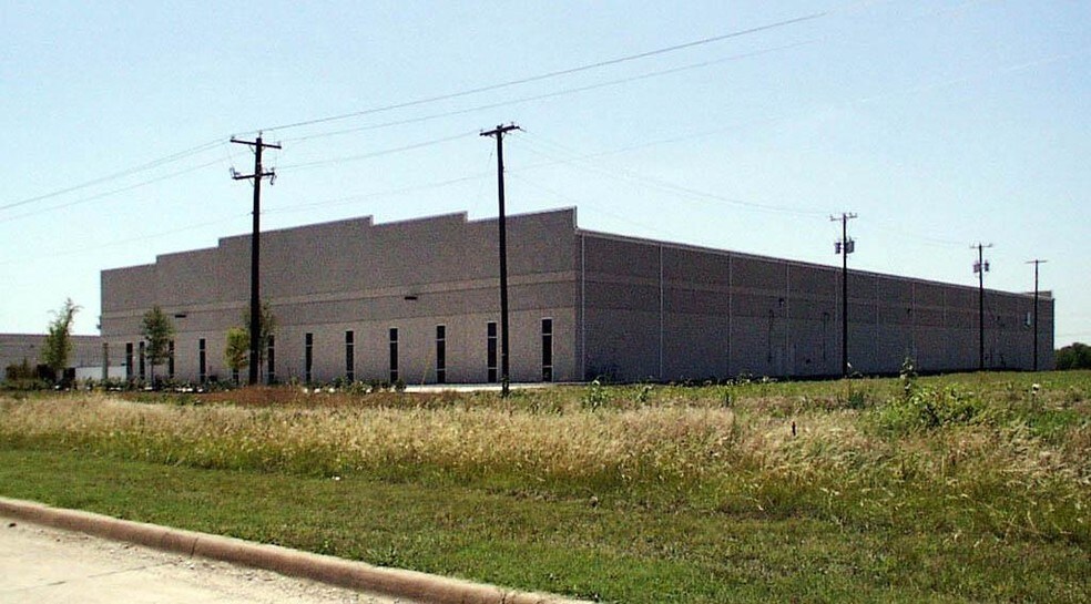More Photos Of 1120 Eden Rd, Arlington Warehouse For Lease