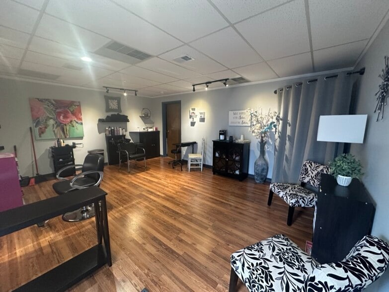 More Photos Of 2708 McGraw Dr, Bloomington Medical For Sale