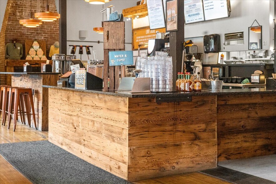 More Photos Of 454 Mountain Rd, Stowe Convenience Store For Sale