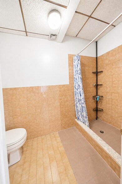 More Photos Of 64-19 Myrtle Ave, Ridgewood Freestanding For Sale