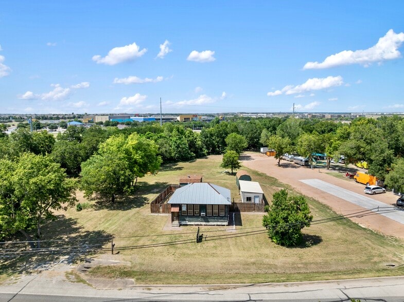More Photos Of 303 W Broade St, Leander Land For Lease