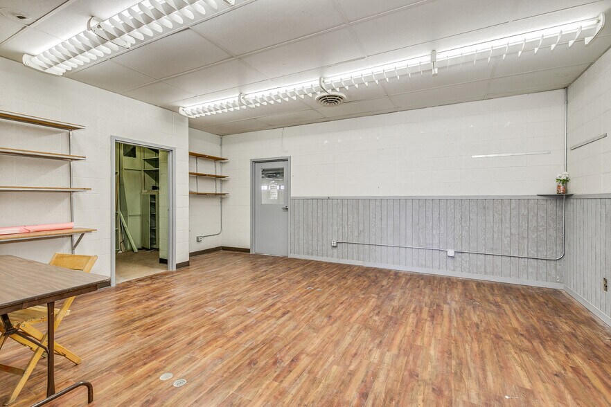 More Photos Of 678 7th St W, Saint Paul Warehouse For Lease