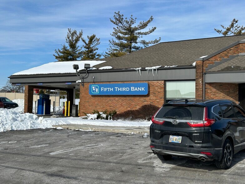 More Photos Of 1340 Bethel Rd, Columbus Bank For Lease