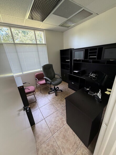 More Photos Of 681 Goodlette Rd N, Naples Medical For Lease