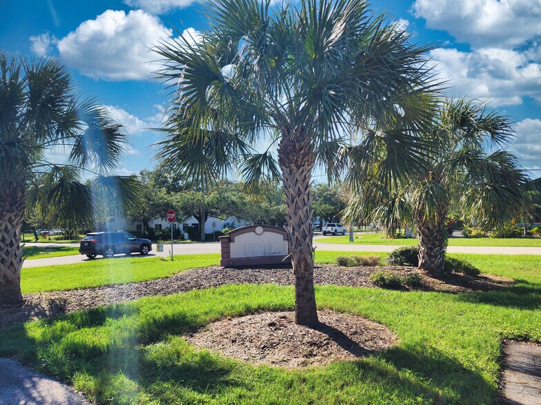 More Photos Of 1725 Barber Rd, Sarasota Office For Sale