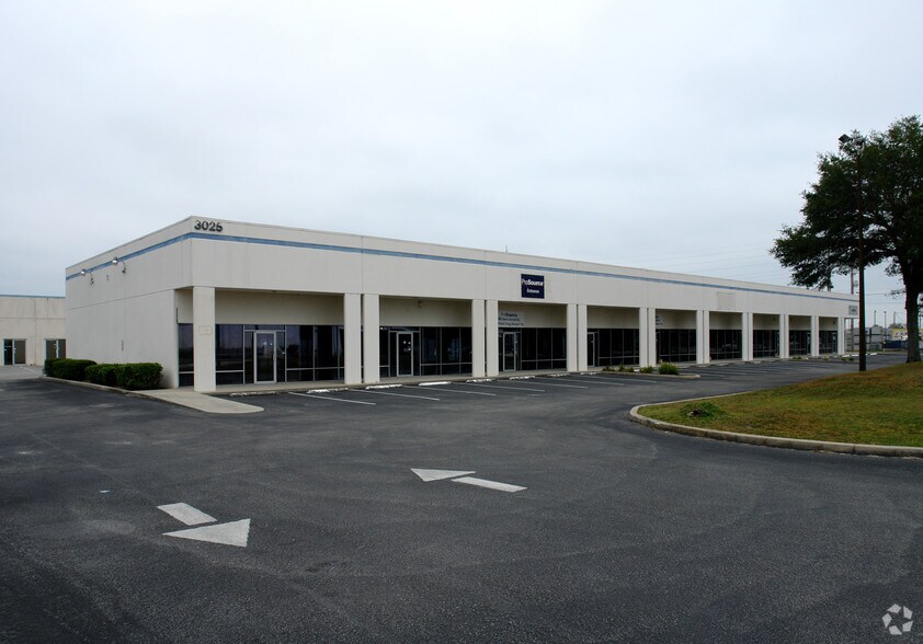 More Photos Of 3025 Silver Star Rd, Orlando Warehouse For Lease