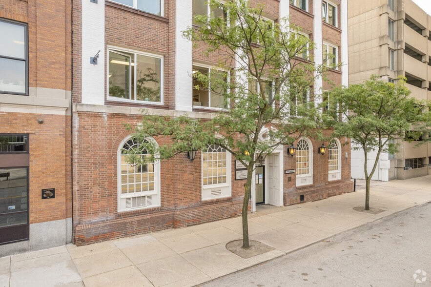 More Photos Of 136 N Huron St, Toledo Office For Lease