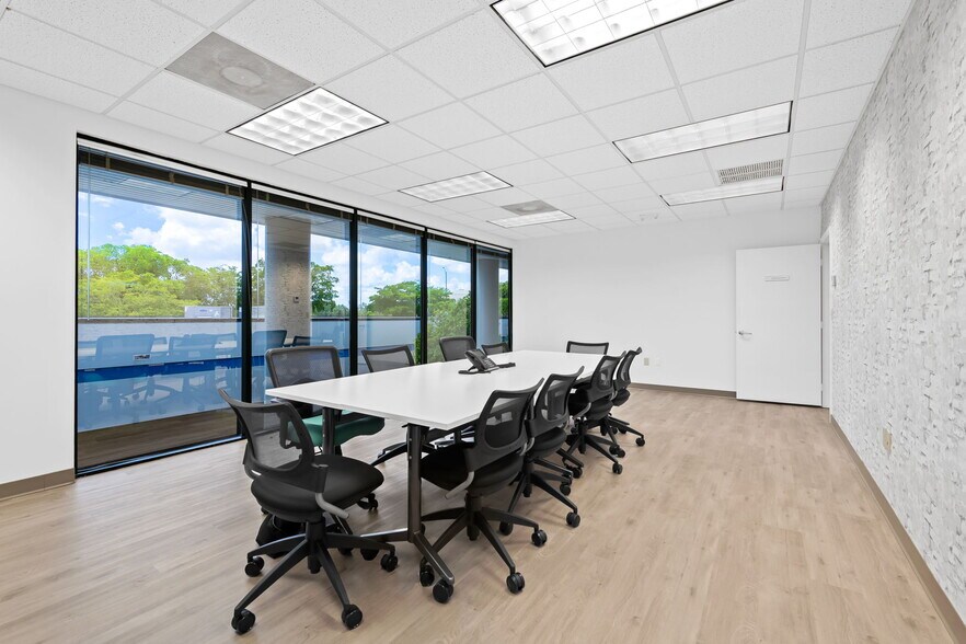 More Photos Of 3333 W Commercial Blvd, Fort Lauderdale Medical For Sale