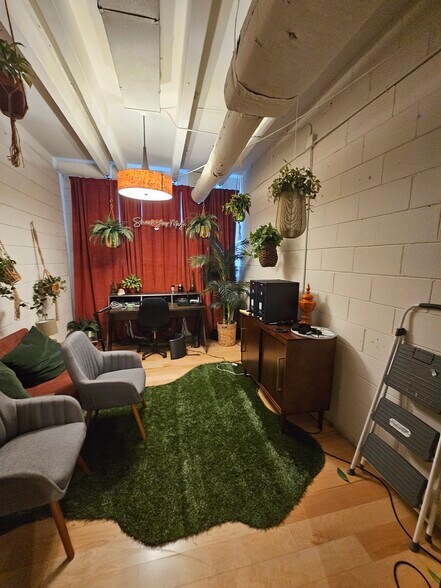 More Photos Of 930 3rd Ave S, Nashville Auto Repair For Sale