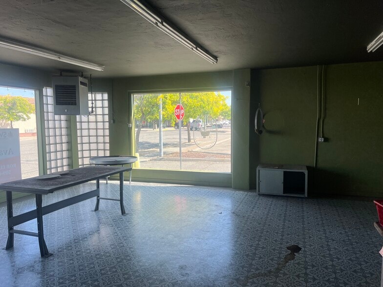 More Photos Of 19 N Benton St, Kennewick Freestanding For Sale