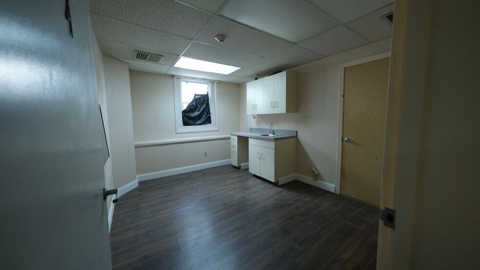 More Photos Of 761 Park Ave, Cranston Medical For Lease