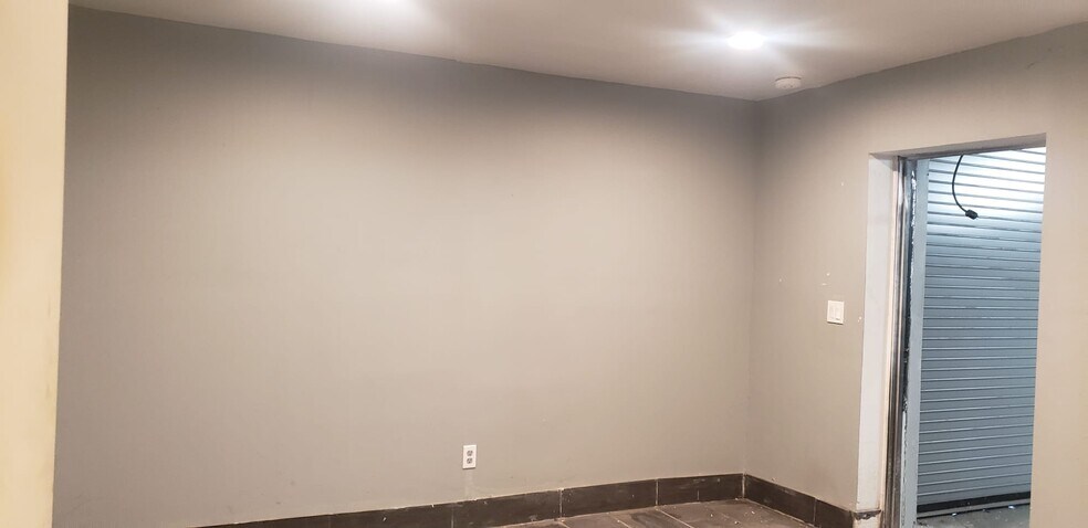 More Photos Of 17721 Sherman Way, Reseda Auto Repair For Sale