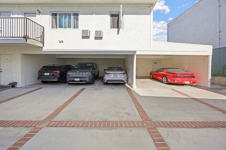 More Photos Of 1826-1828 12th St, Manhattan Beach Apartments For Sale