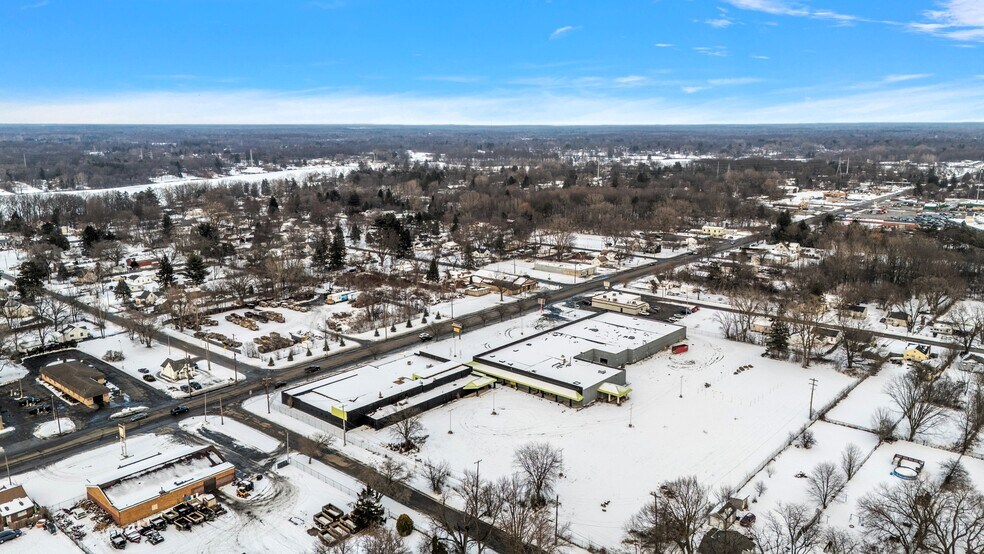 More Photos Of 3402 Richfield Rd, Flint Freestanding For Lease