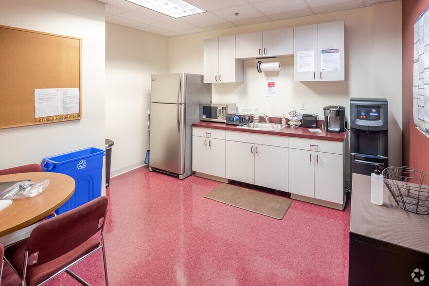 More Photos Of 2 Corporate Pl, Middletown Office For Lease