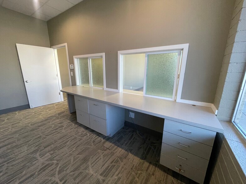 More Photos Of 2139 North St, Anderson Storefront Retail Office For Lease