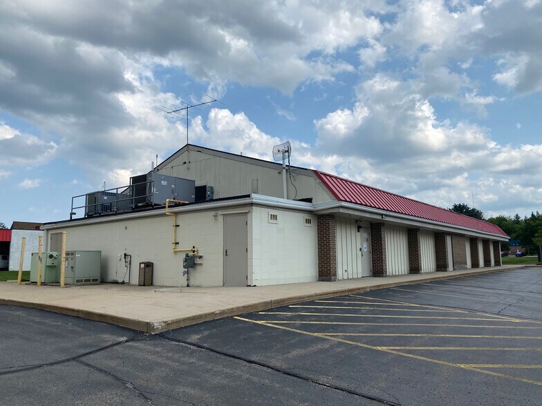 More Photos Of 1930 W Grand River Ave, Okemos Freestanding For Sale