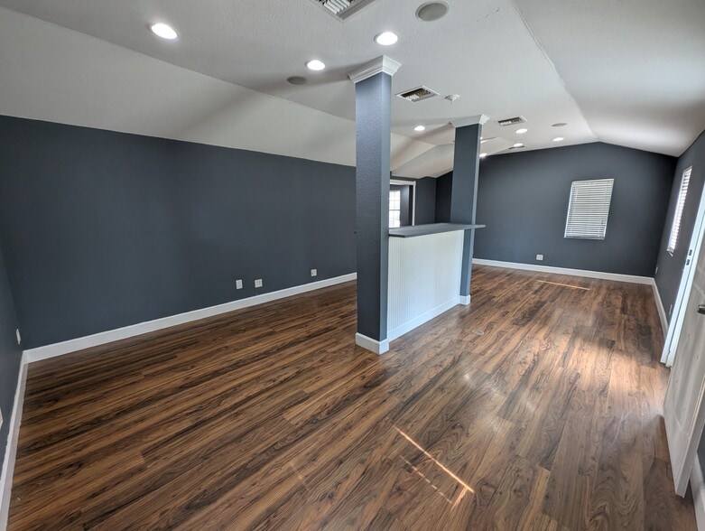 More Photos Of 1901 W Sligh Ave, Tampa Office For Sale