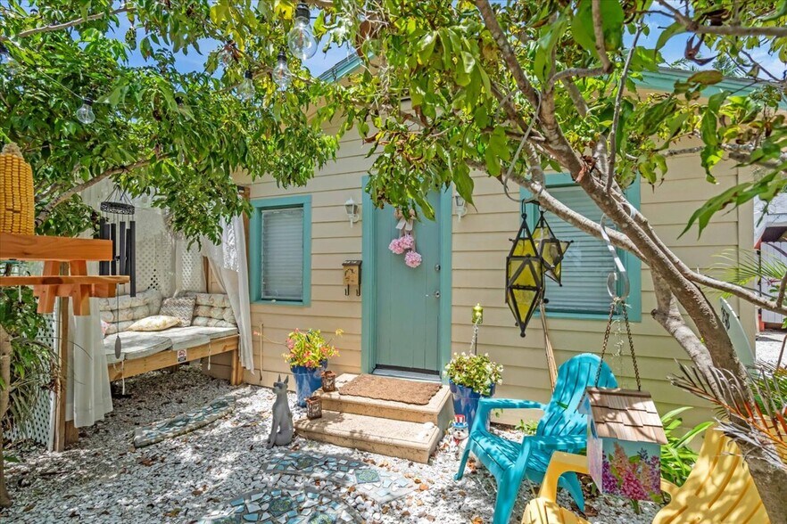 More Photos Of 1760 Wisconsin Ln, Sarasota Multifamily For Sale