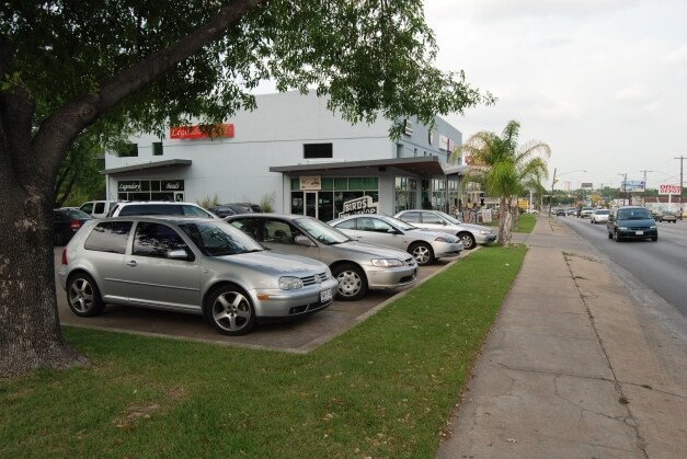 More Photos Of 2110 S Lamar Blvd S, Austin Storefront For Lease