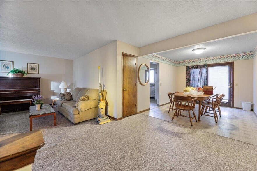 More Photos Of 21551 270th St, Mc Clelland Office For Sale