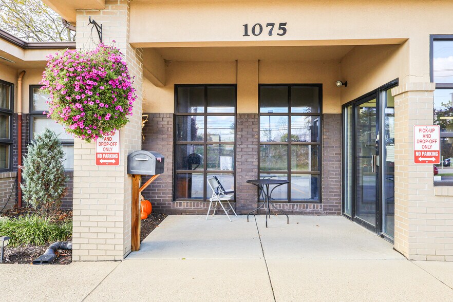 More Photos Of 1075 Waterdam Plaza Dr, McMurray Office For Lease