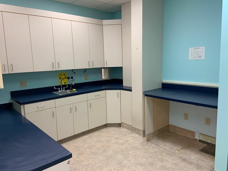 More Photos Of 509 Olde Waterford Way, Leland Office For Lease