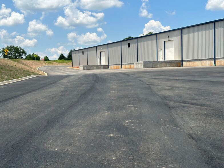 More Photos Of 130 Farrs Rd, Easley Manufacturing For Lease