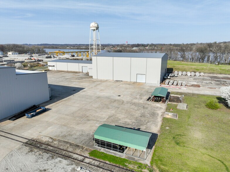 More Photos Of 2870 River Rd, Hawesville Warehouse For Lease