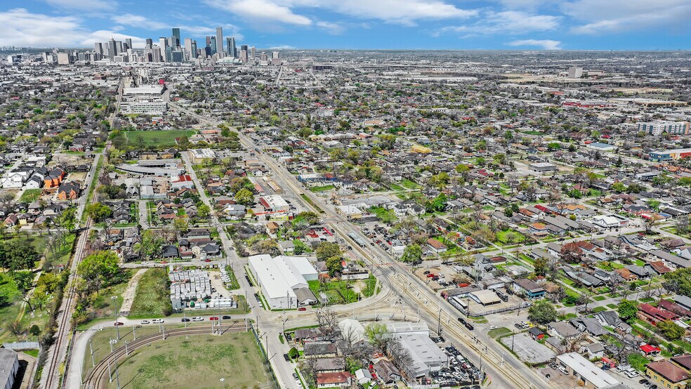 More Photos Of 5701 Harrisburg Blvd, Houston General Retail For Sale