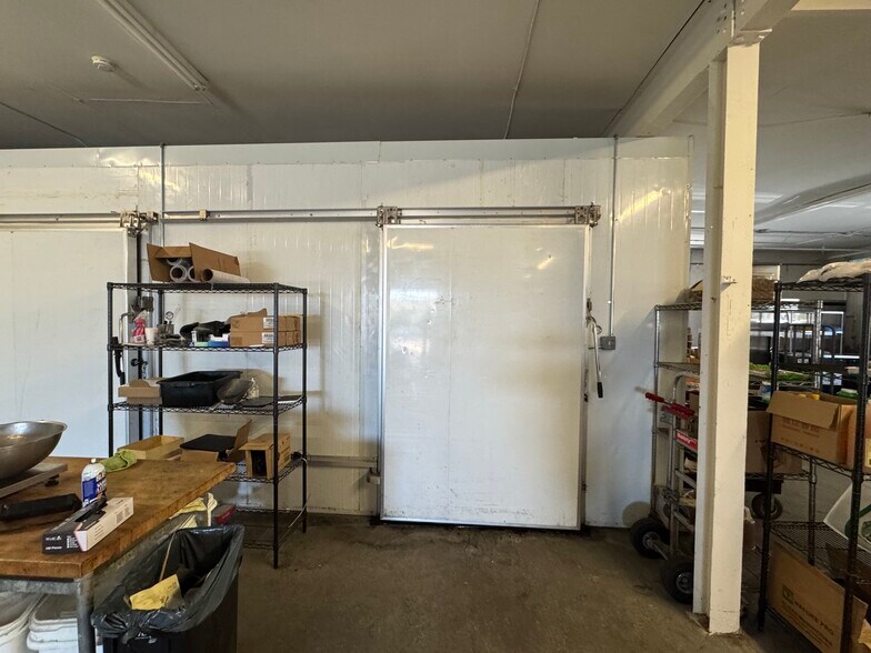 More Photos Of 52-56 Elwood Ave, Newark Warehouse For Lease