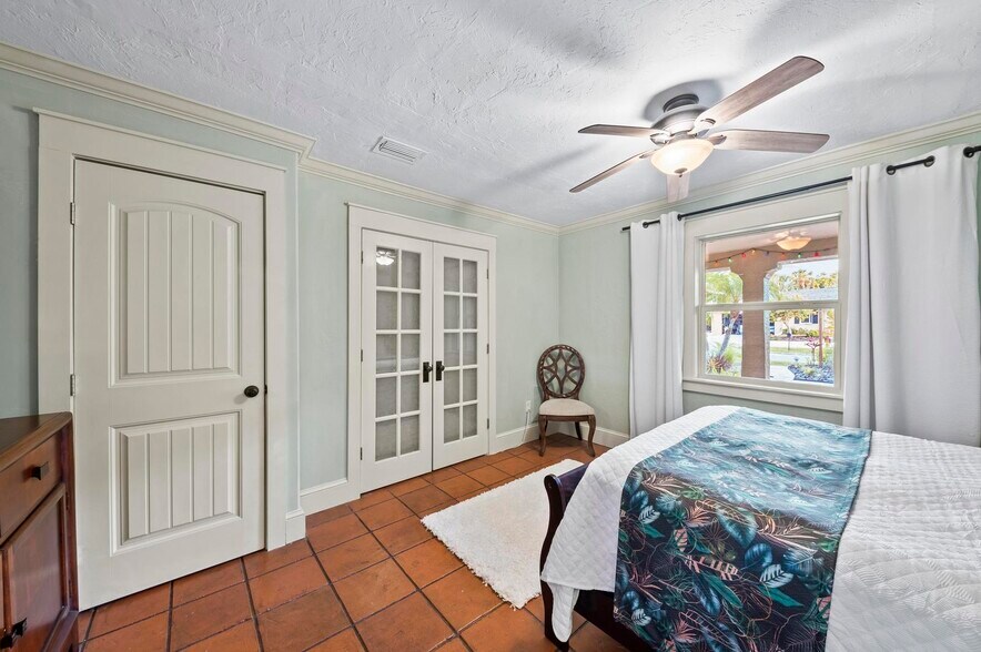 More Photos Of 941 Virginia Dr, Sarasota Specialty For Sale