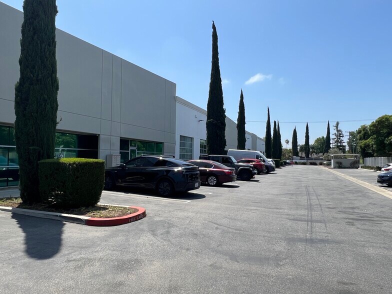 More Photos Of 7500-7536 Tyrone Ave, Van Nuys Service For Sale