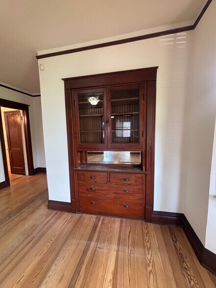 More Photos Of 27 S Whittaker St, New Buffalo Storefront Retail Residential For Lease