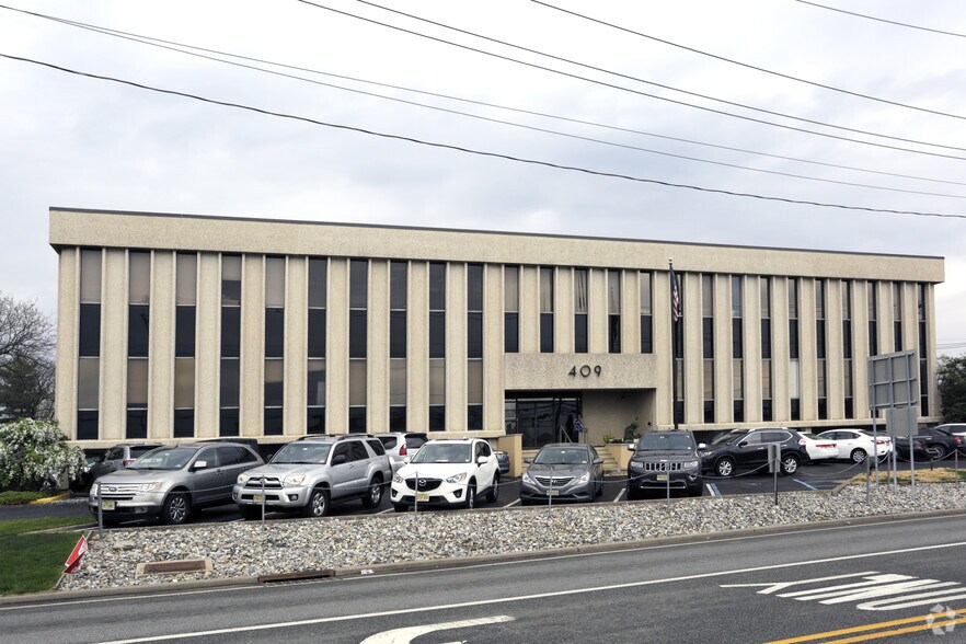 More Photos Of 409 Minnisink Rd, Totowa Office For Lease
