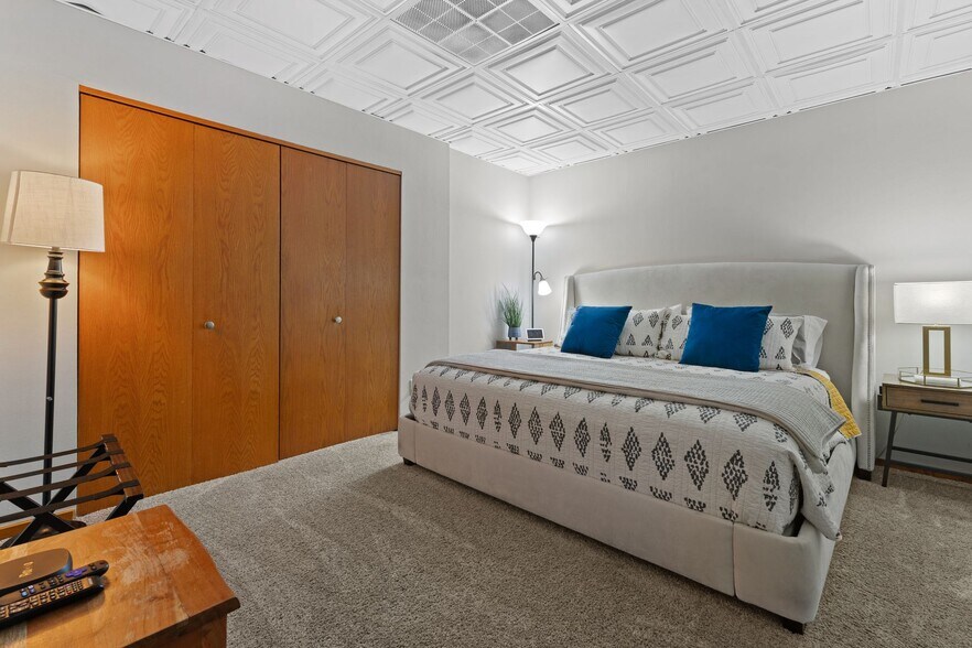 More Photos Of 228 Main St, Racine Restaurant For Sale