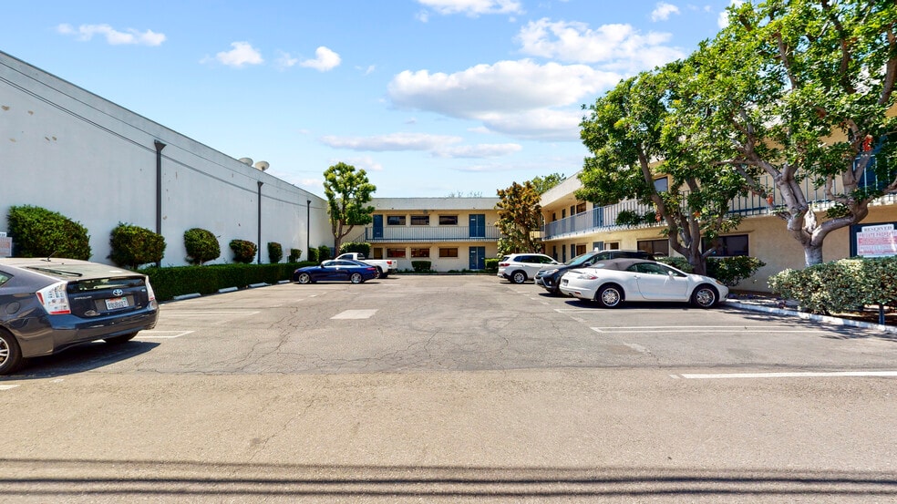 More Photos Of 4425 W Riverside Dr, Burbank Office For Lease