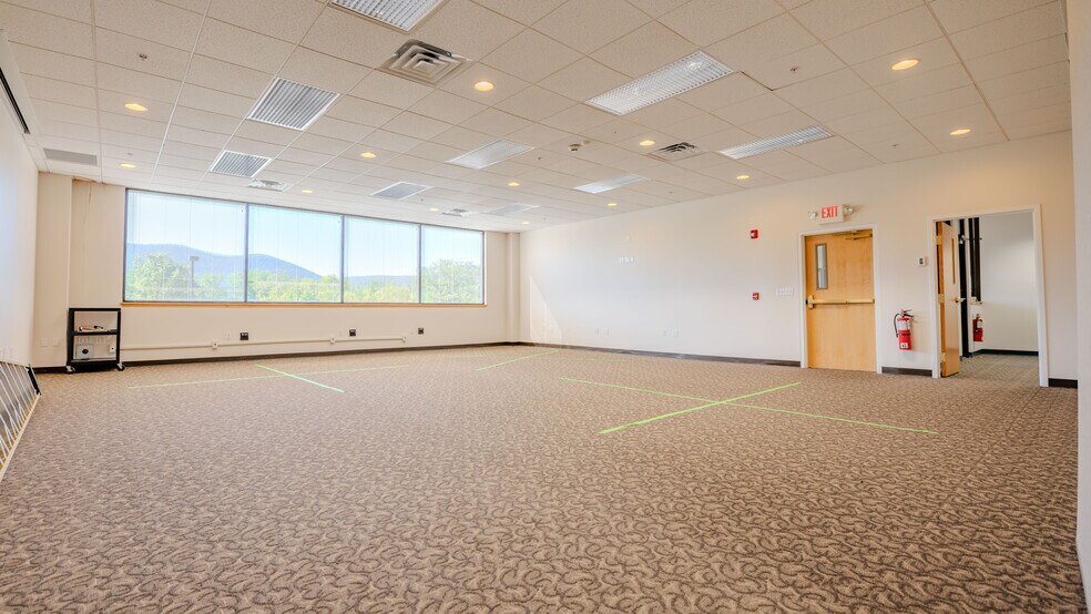More Photos Of 1020 Commerce Park Dr, Williamsport Flex For Lease